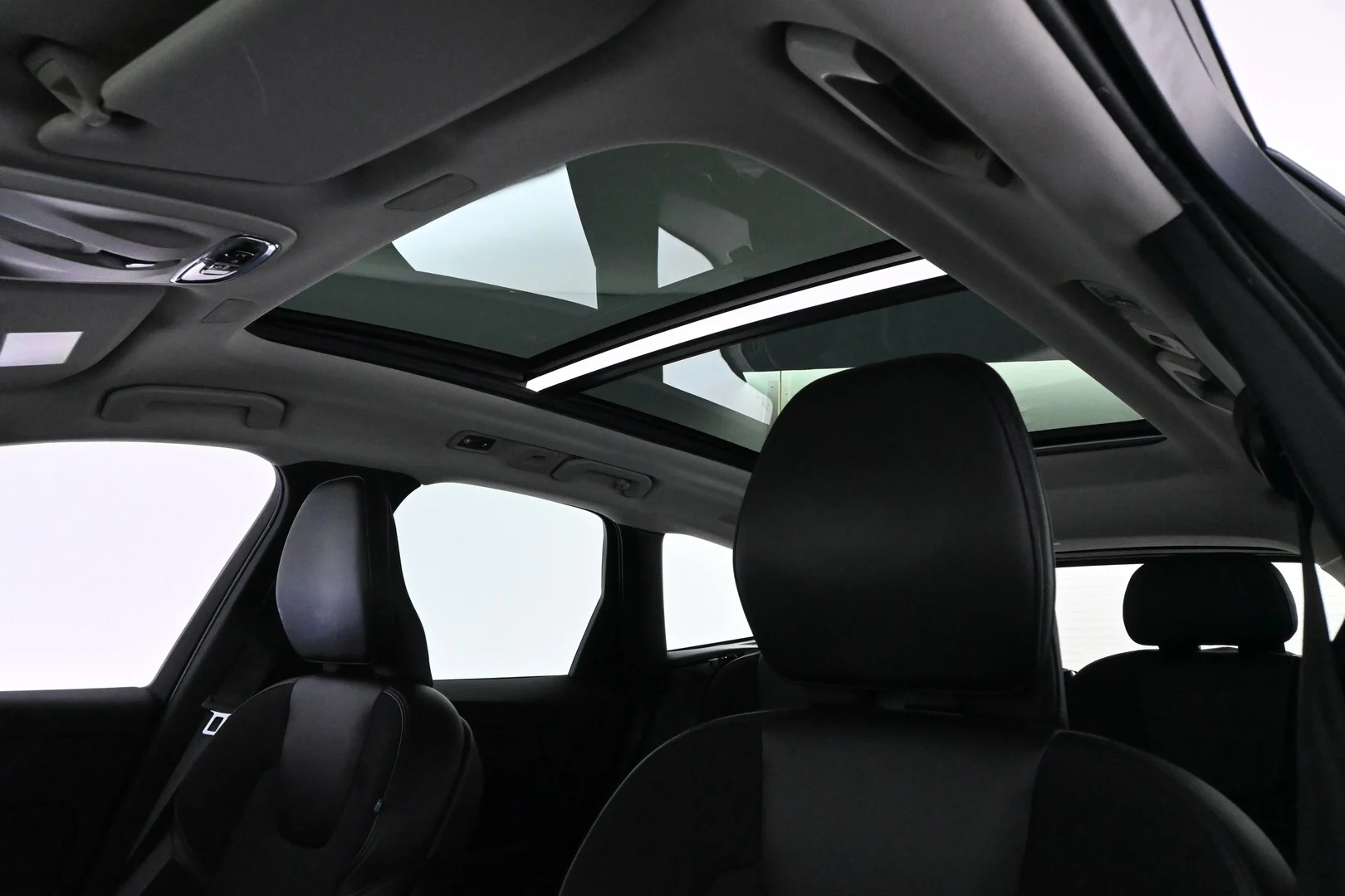 Car Image - 8Uq5UpF6b0Hrb57Fixt3t