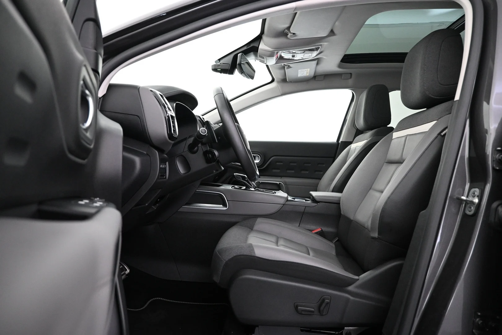 Car Image - 7yp8Ie7UvVOYfo8vTwTFHV