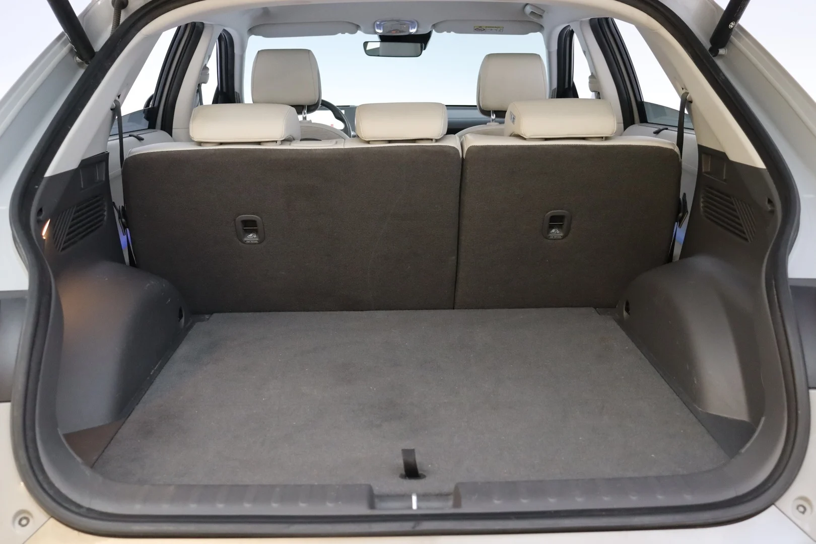 Car Image - 5leXTOqvLWkkbVH1WR5J9e