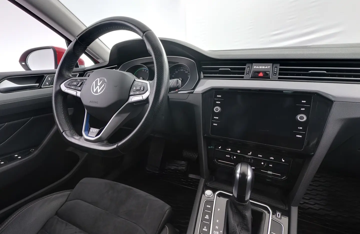 Car Image - Vt1z6hlokY5ikc3rR2uje