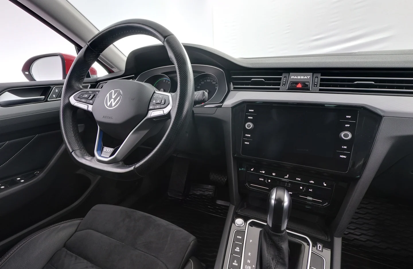 Car Image - Vt1z6hlokY5ikc3rR2uje