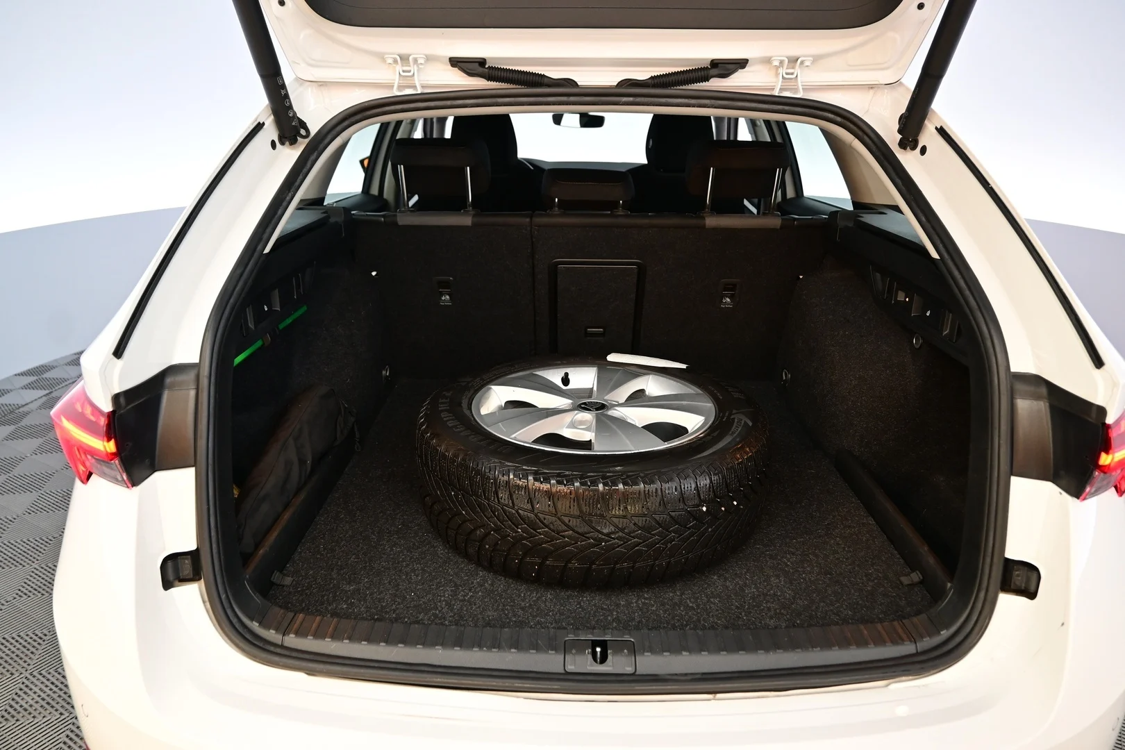 Car Image - 6i8tVTE0tFnBeZd41vC8Ih