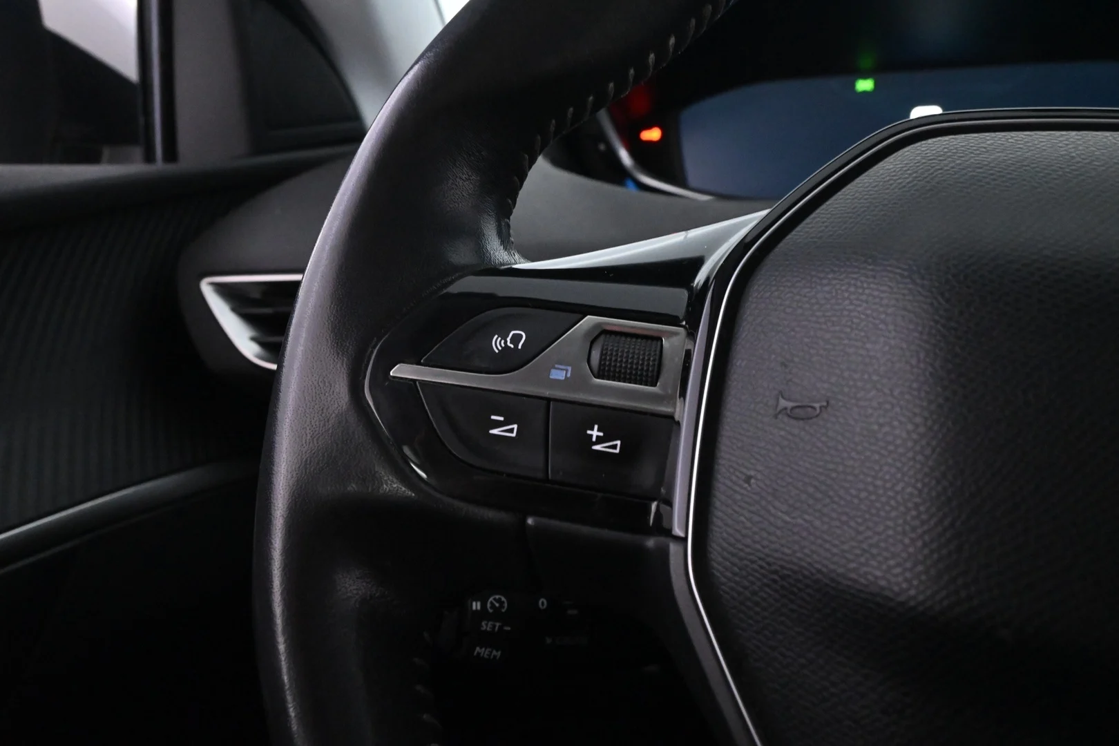 Car Image - 4LB8PbqiPgEW8SlCdYgdld