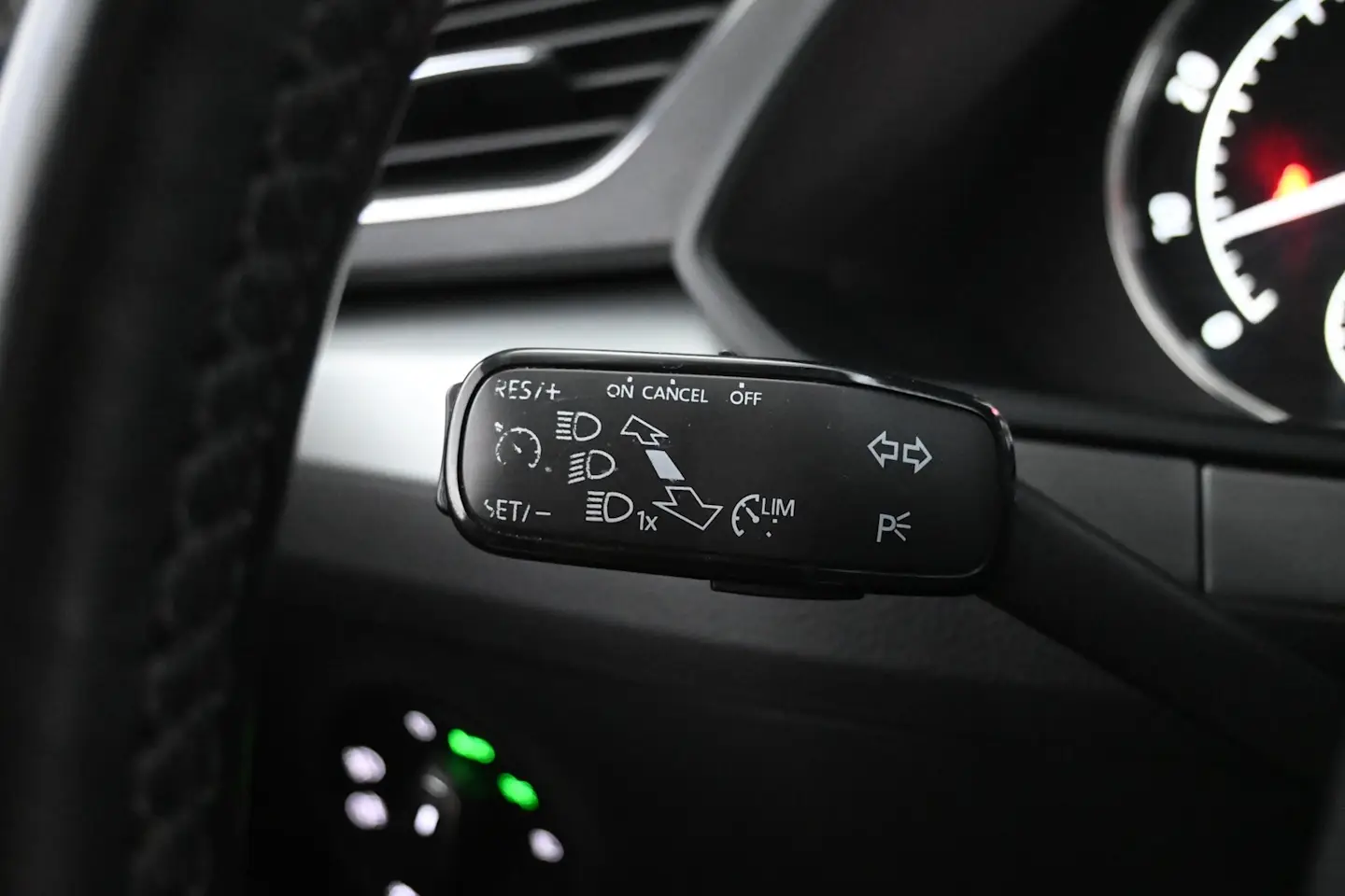 Car Image - 3pMDtqbL1vTjAJqYE414xb