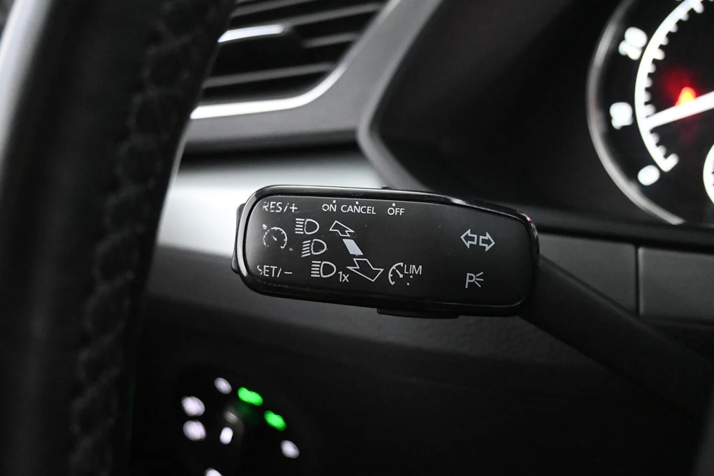 Car Image - 3pMDtqbL1vTjAJqYE414xb
