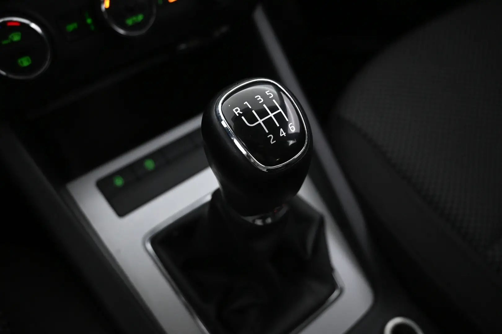 Car Image - 17Aoa3lr4v2MFnK8d3SO7C