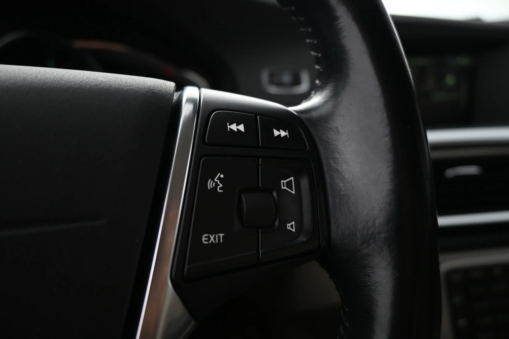 Car Image - 1x1KCF06loQ2KdYsgOWzNn