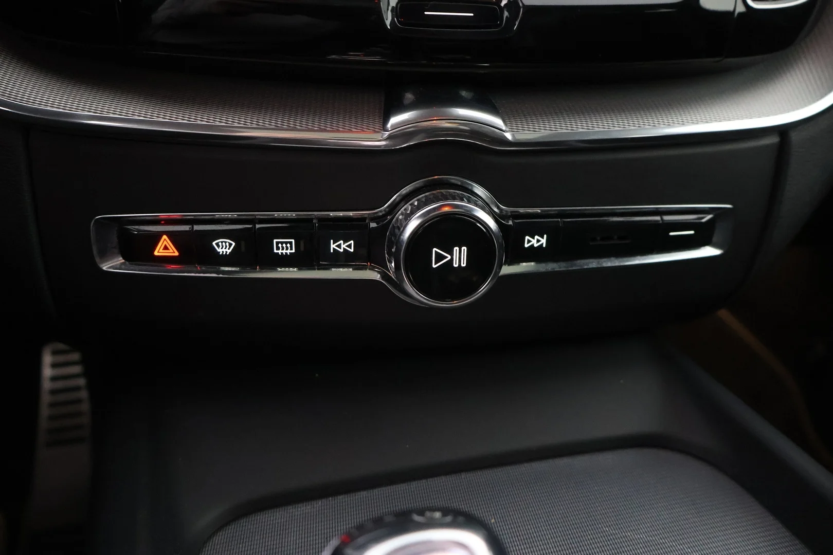 Car Image - 2Q0RwSpIQLyHEczMaPXGFP