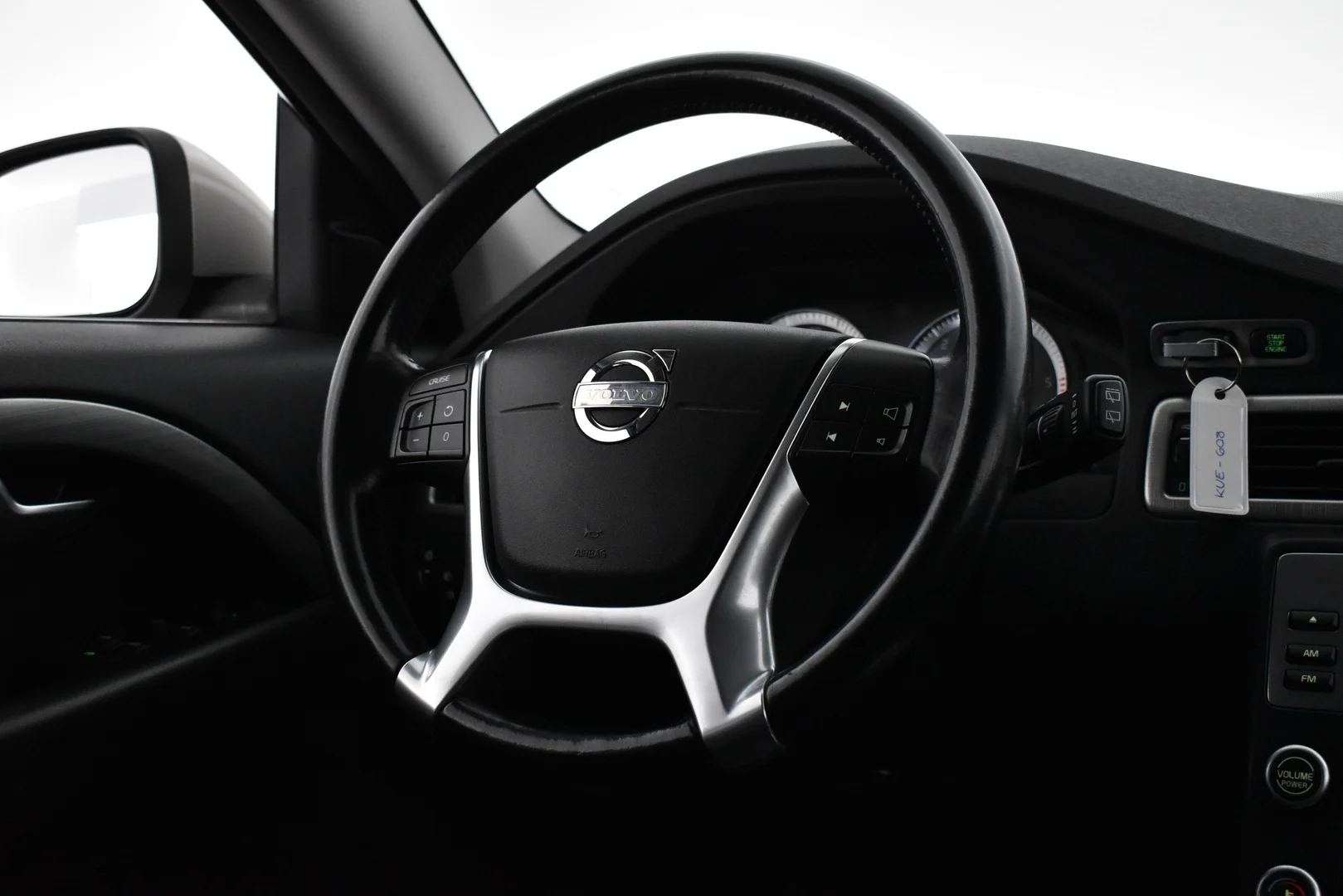 Car Image - 2sR272otCuyXL44WyFzHKk