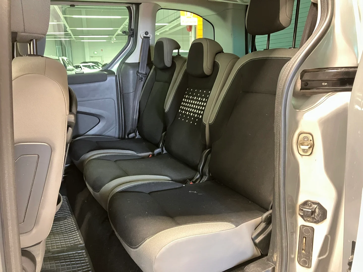 Car Image - 4uqXq1a98Zolva90HQLhQk