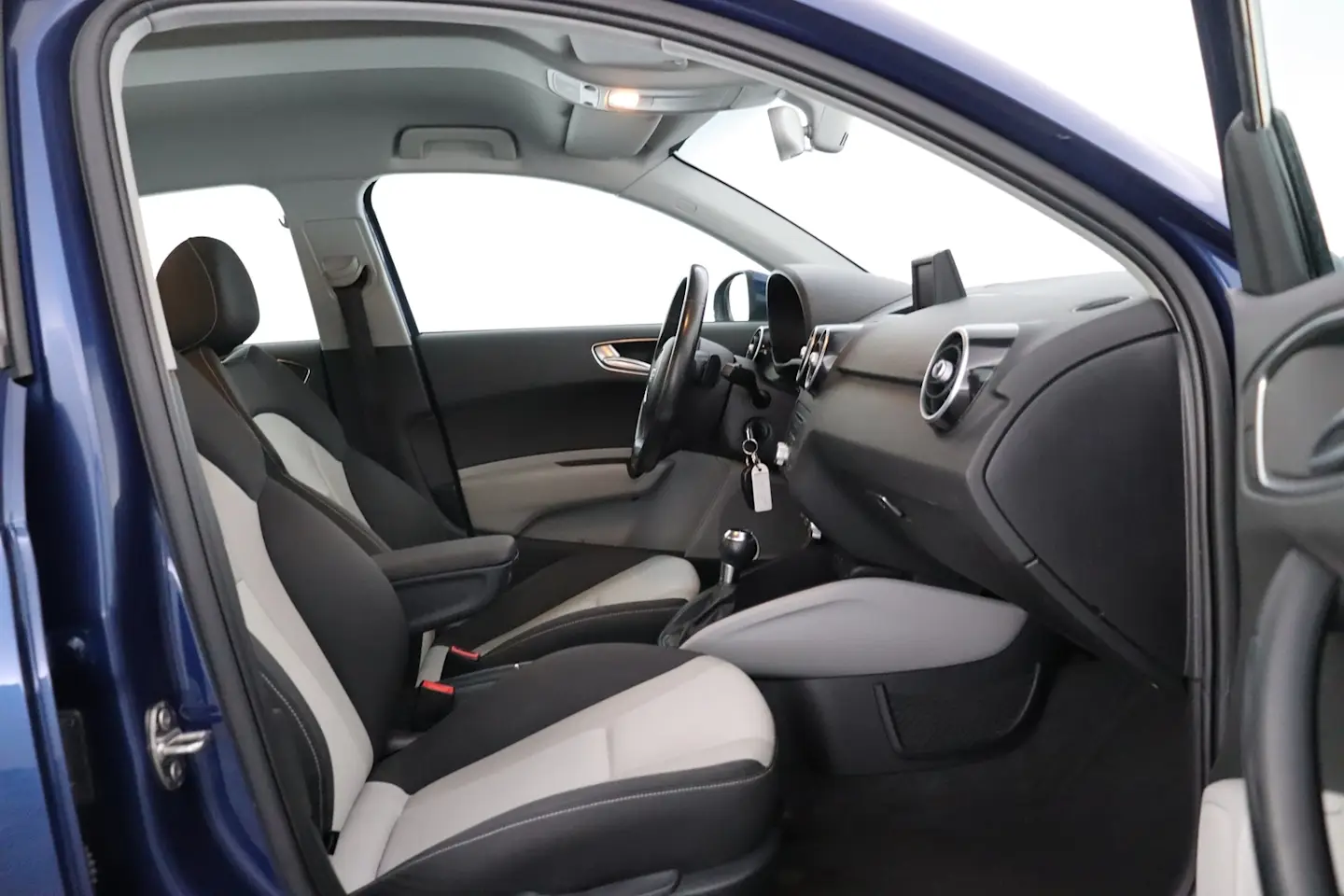 Car Image - 7sZZgOqkJSCx4BMEMNiZKI