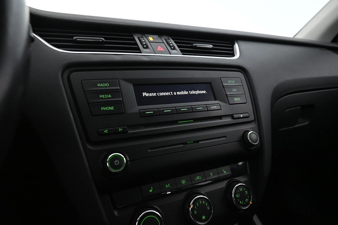 Car Image - 5ArKUb0eBEtdTCjbCAXT1l