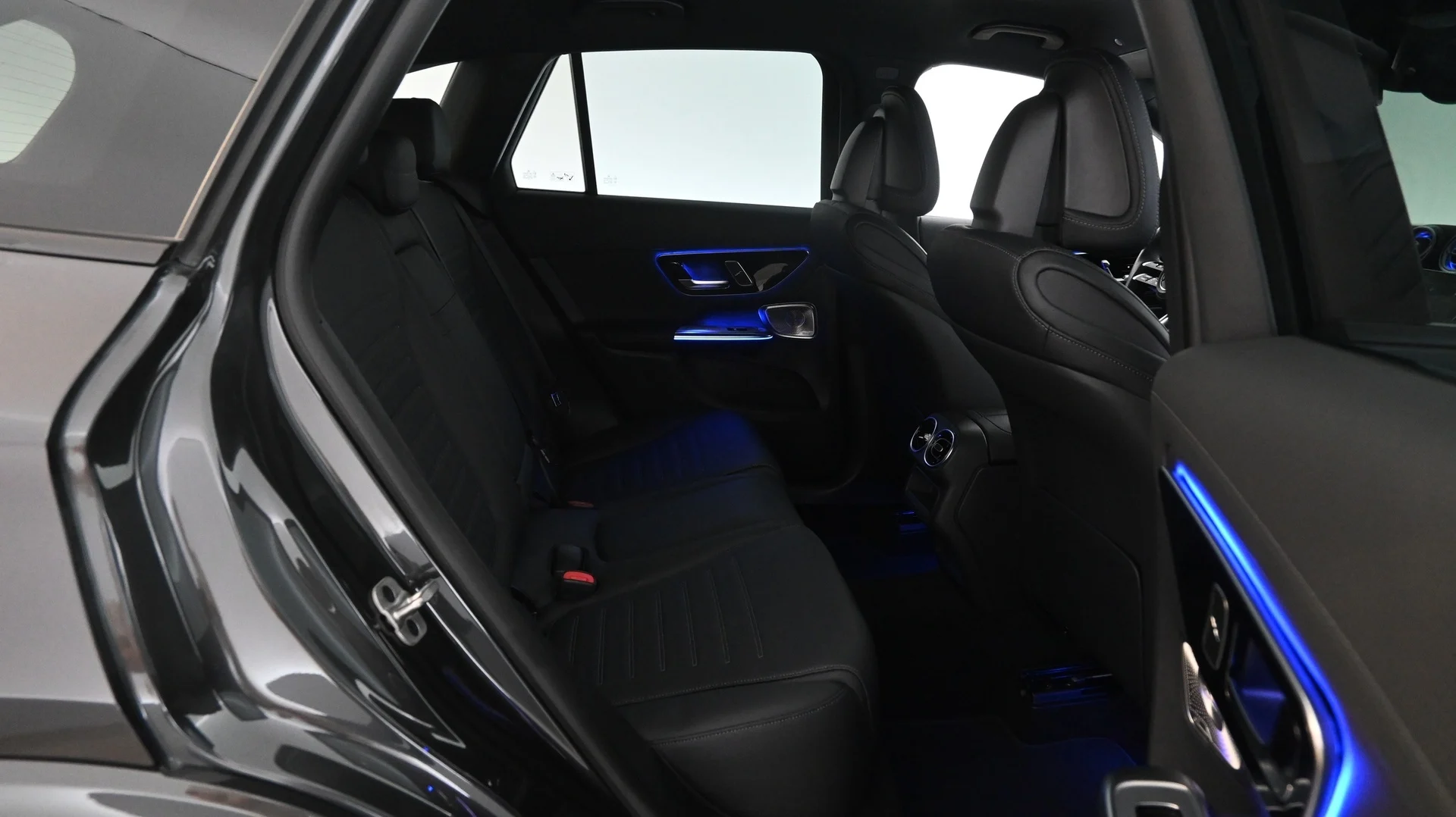 Car Image - 4hOq4wP8QfFCYD1VuGGxyv