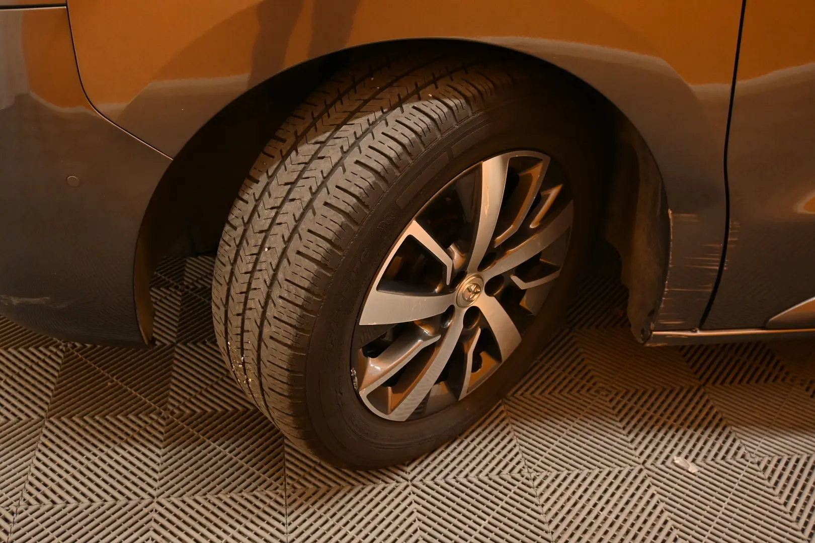 Car Image - 5xigk8lnlEP3sbHulctwTH