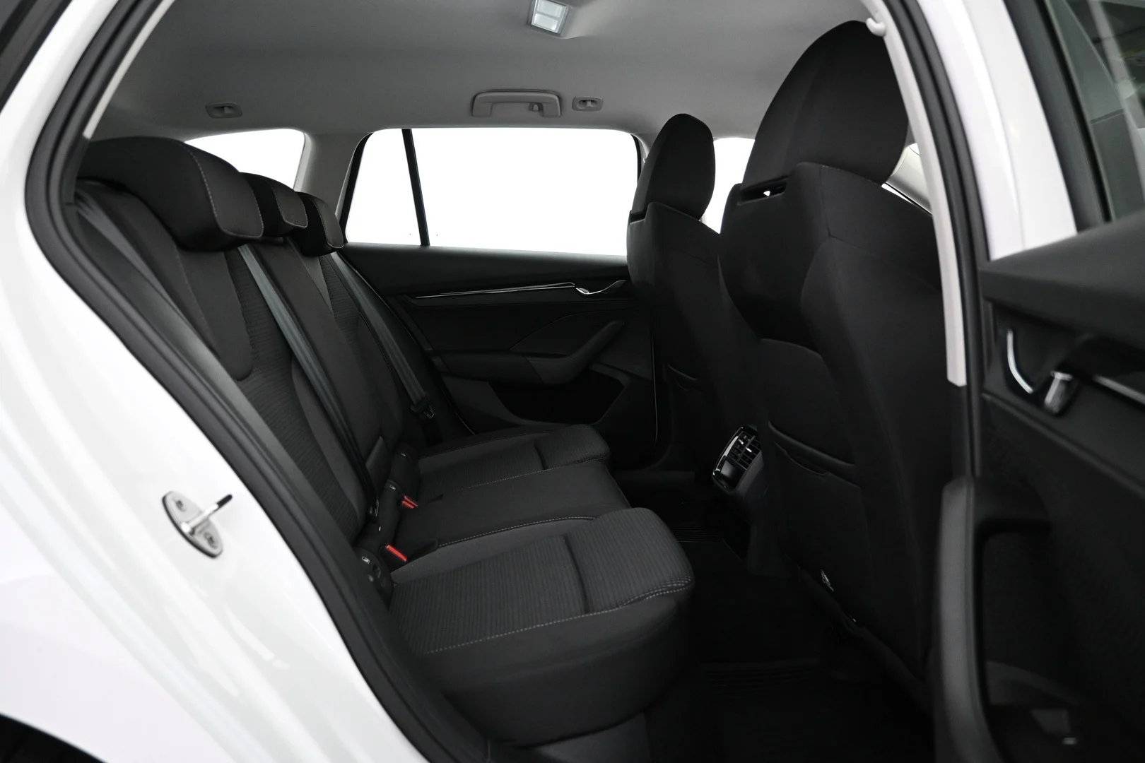 Car Image - 6BYWmYs41c2nwPl1UIVwXF