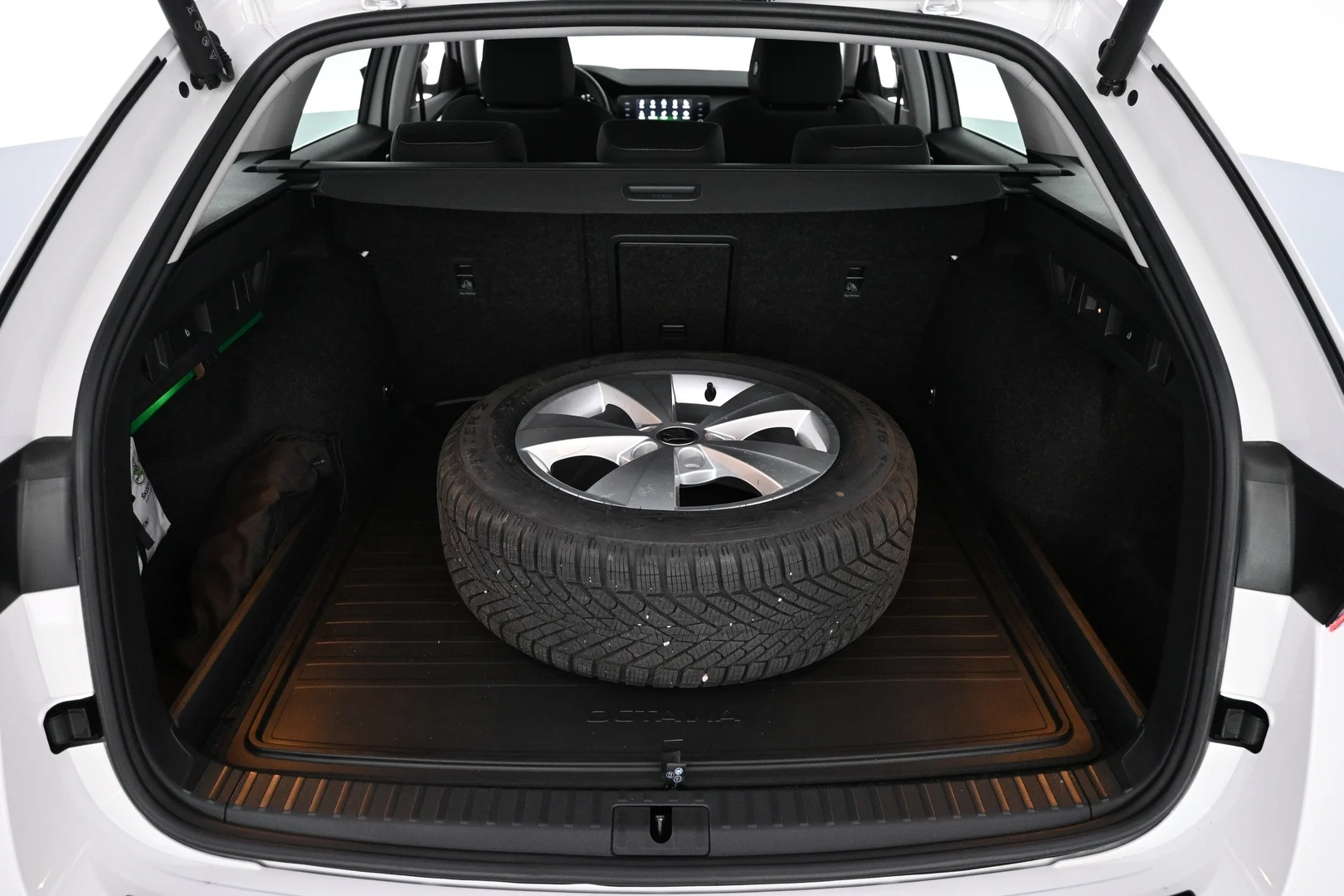 Car Image - hJu0WUsL6V9Z5ztRNths4
