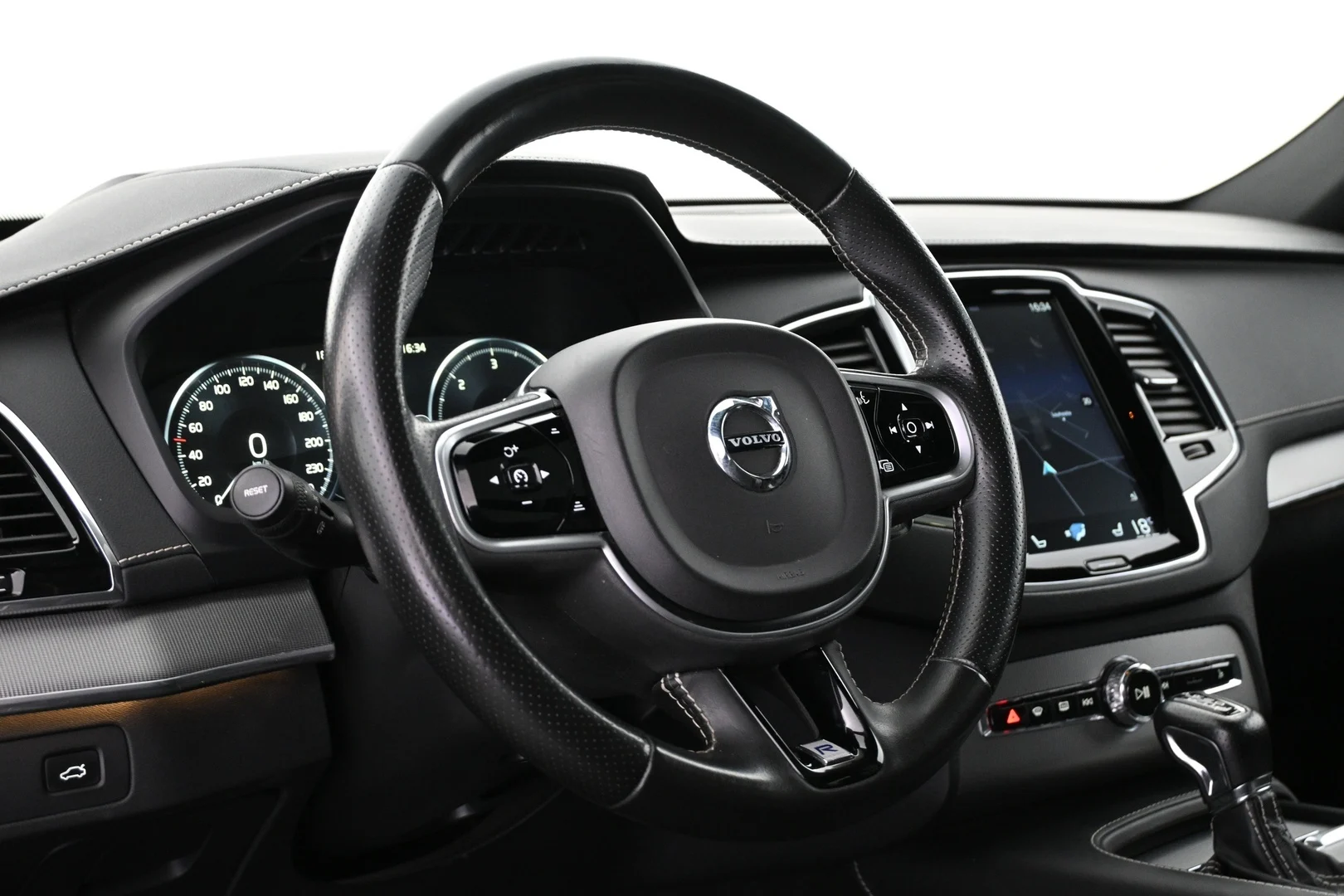 Car Image - OA0GS9tcnkzoU4BYm9eBL