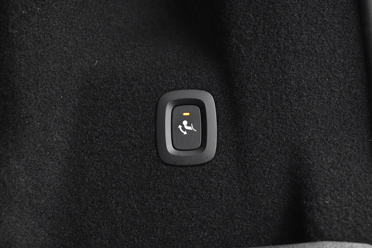 Car Image - UkDHRV7B0gWjFV2qsPc2e