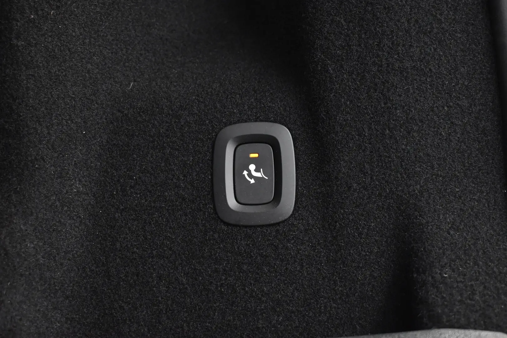 Car Image - UkDHRV7B0gWjFV2qsPc2e
