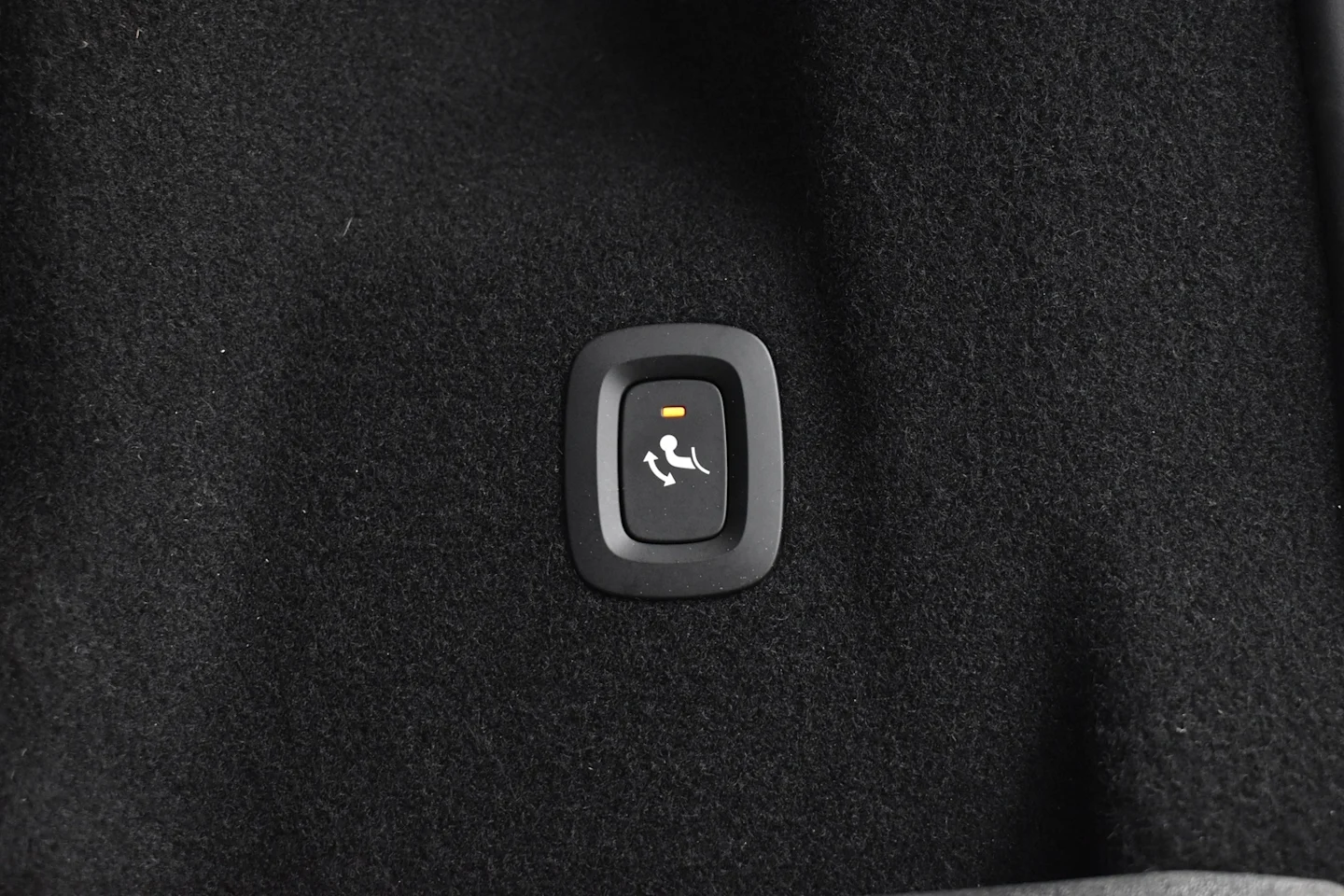Car Image - UkDHRV7B0gWjFV2qsPc2e