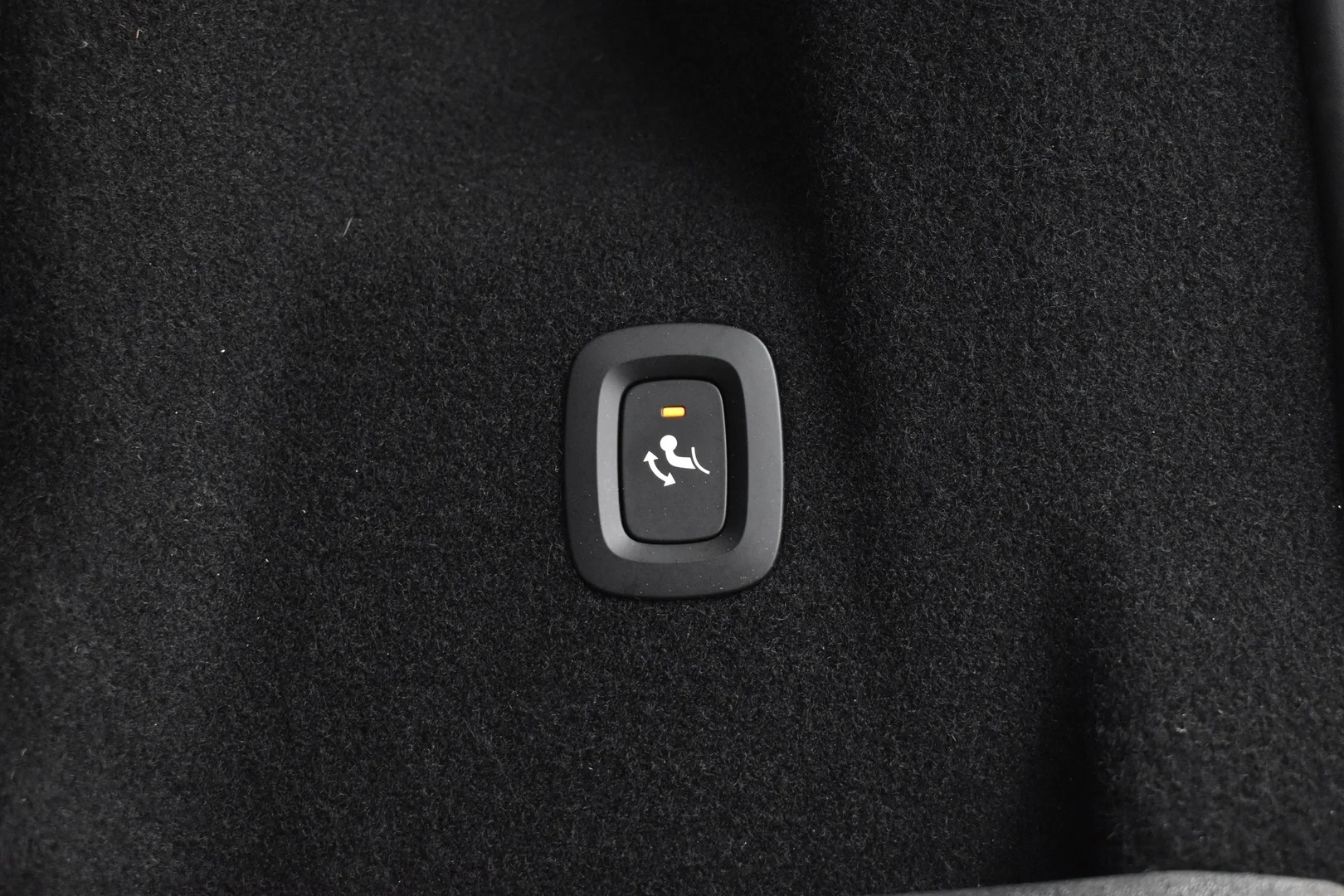 Car Image - UkDHRV7B0gWjFV2qsPc2e