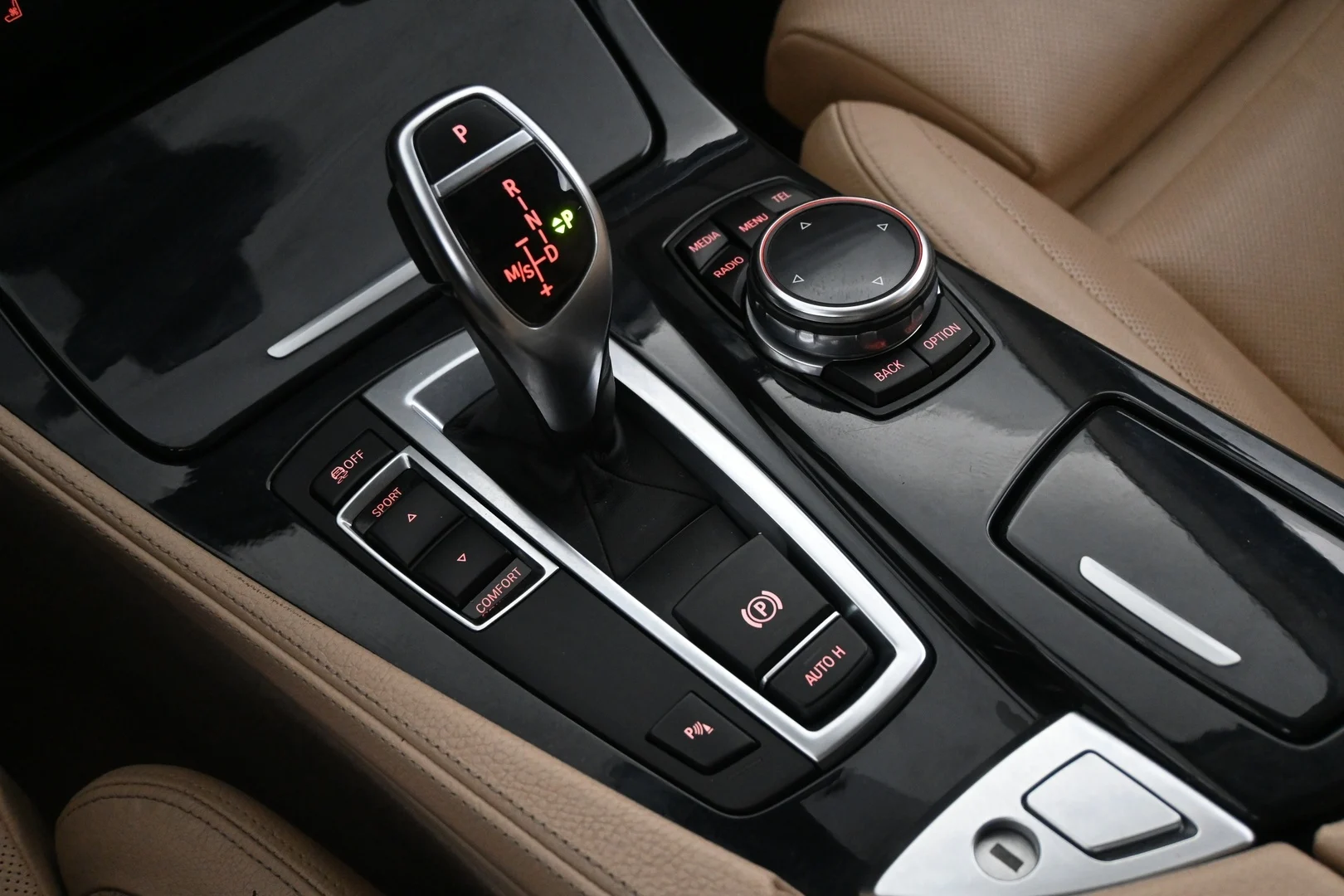 Car Image - 2QlVBRasV1XKM1xrVUv5nd
