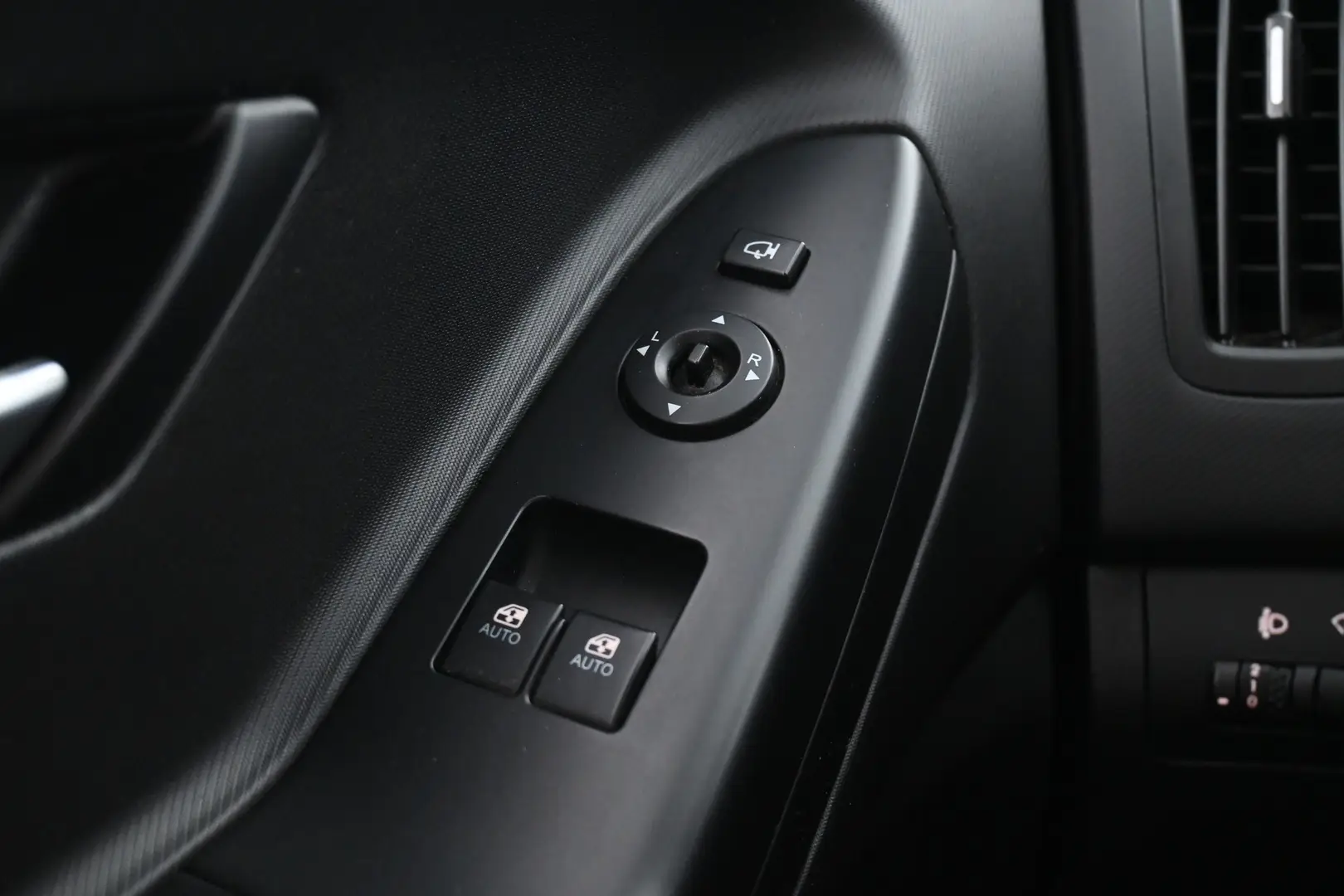 Car Image - 70qNlsmEdhqBML5Jngp5LE