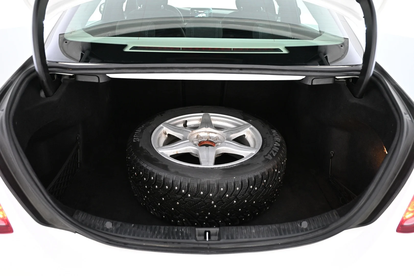 Car Image - 7sje9OzvH9Kq31zo4pU3Nt