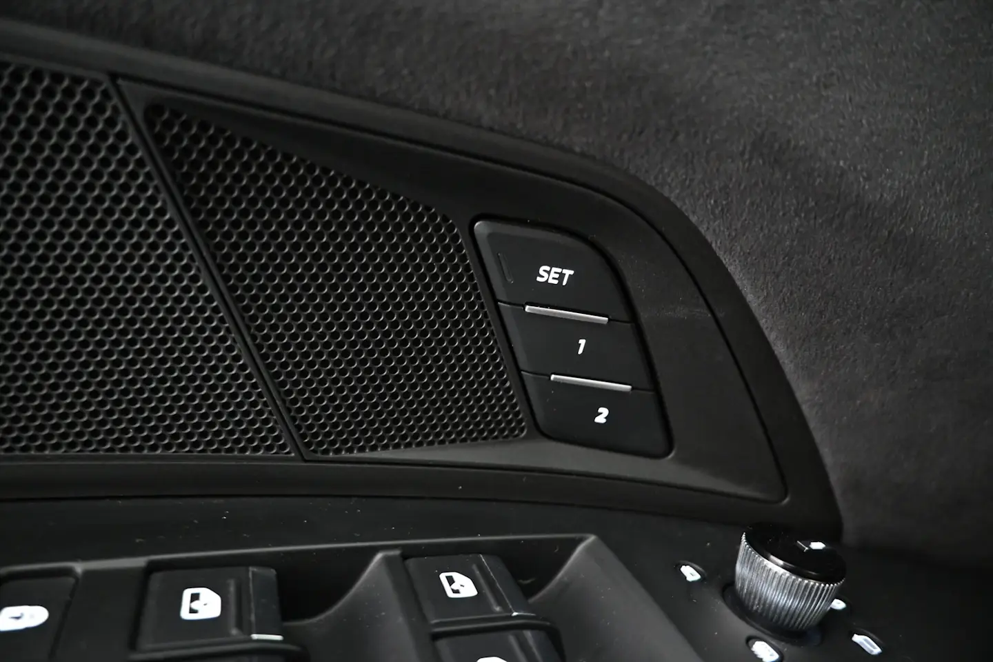 Car Image - 1BzKyQcAr1FmMDbbFrQy1z