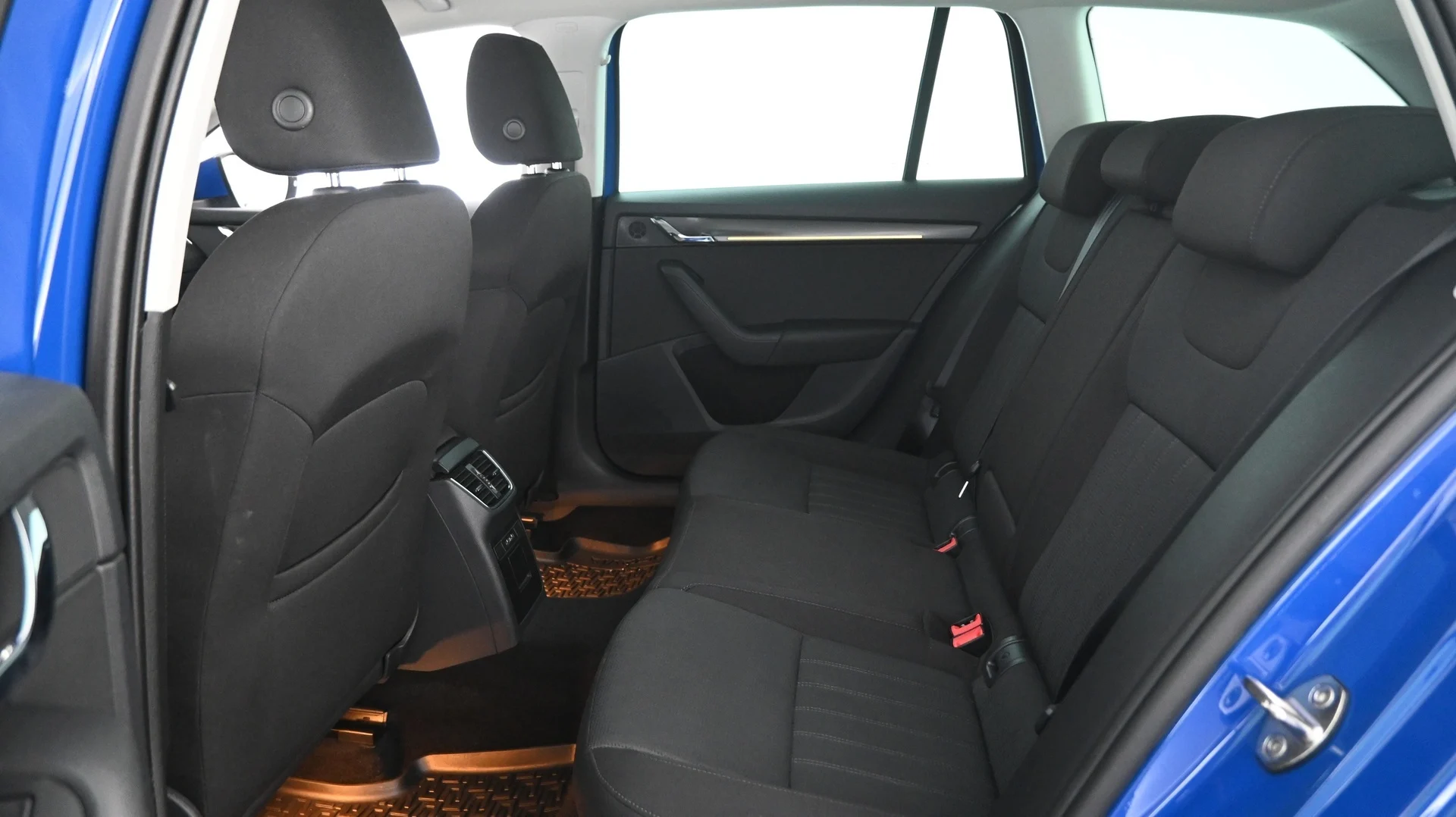 Car Image - 49PHEQyrW5orL3YQSCcl1v