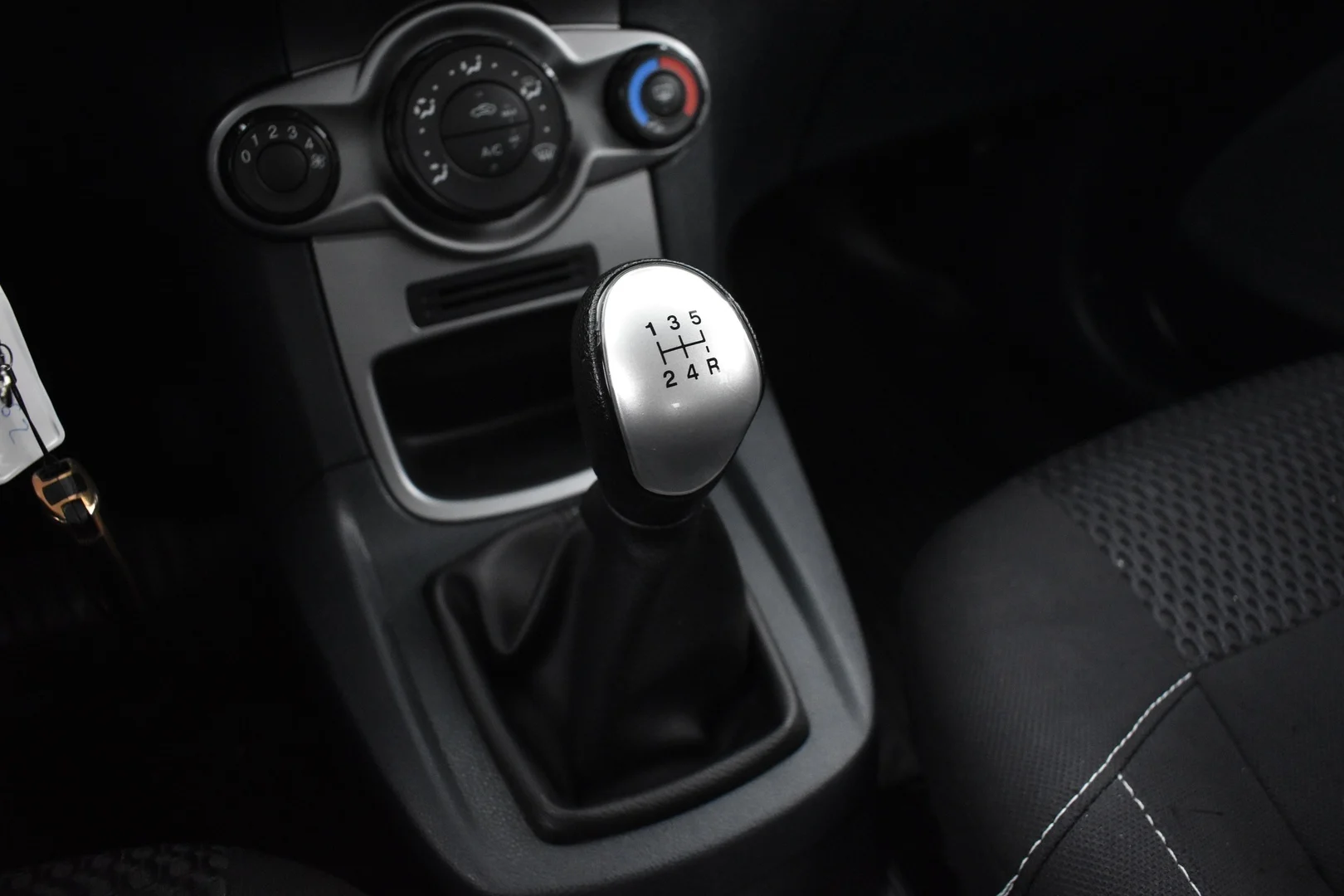 Car Image - 6sYMQoZiJL4QBkhX8b6l0p