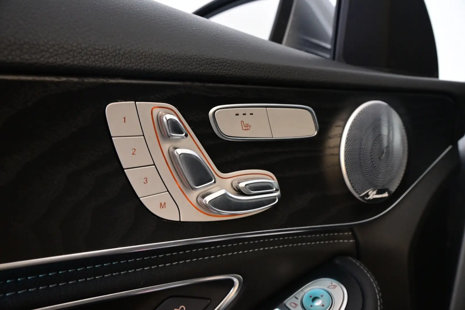 Car Image - 3Q1cmYW1wquo21rty4CEox