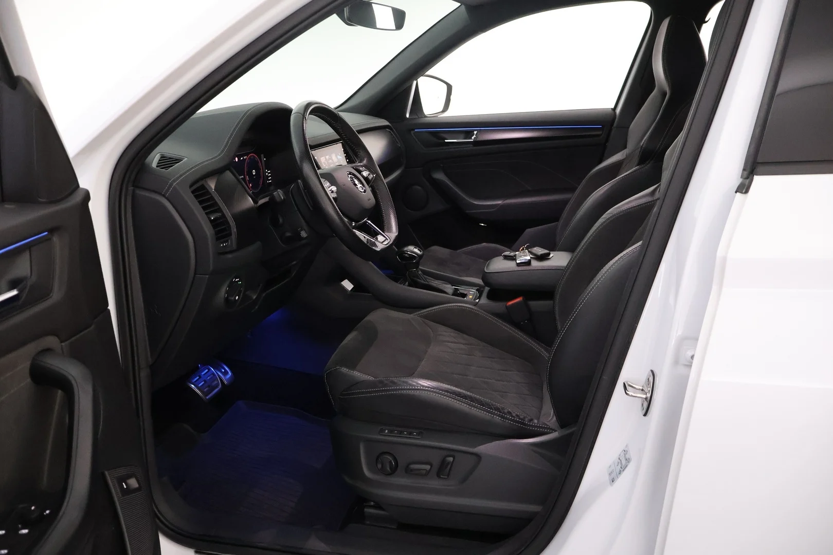 Car Image - 5Q7TPXnHgjJXTB5Whzotox