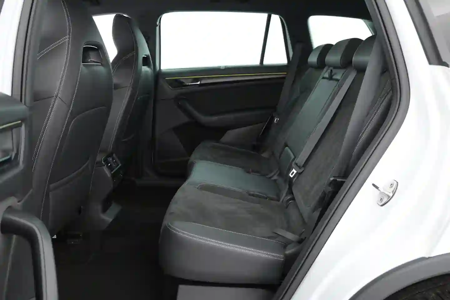Car Image - 5Q7TPXnHgjJXTB5Whzotox
