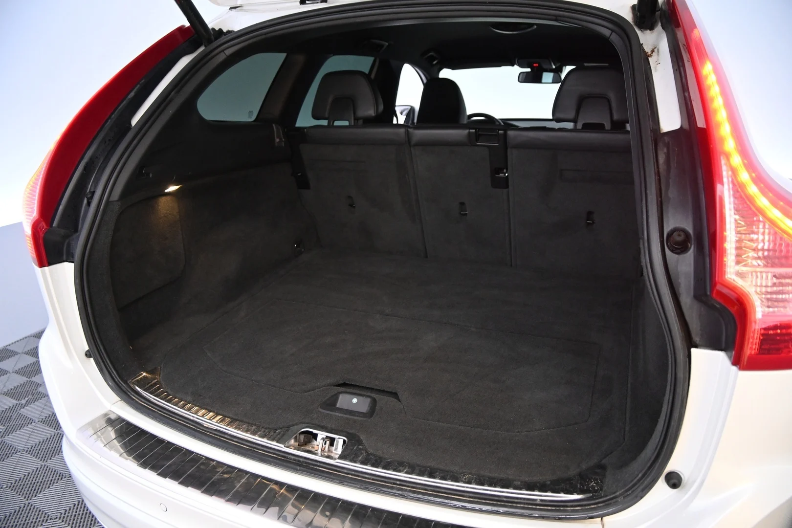 Car Image - 3lC4AdReMY7N1EySRgn8o7