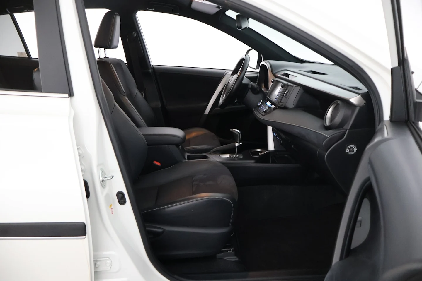 Car Image - 36V0vPAa9UmnYlAErTnEcO