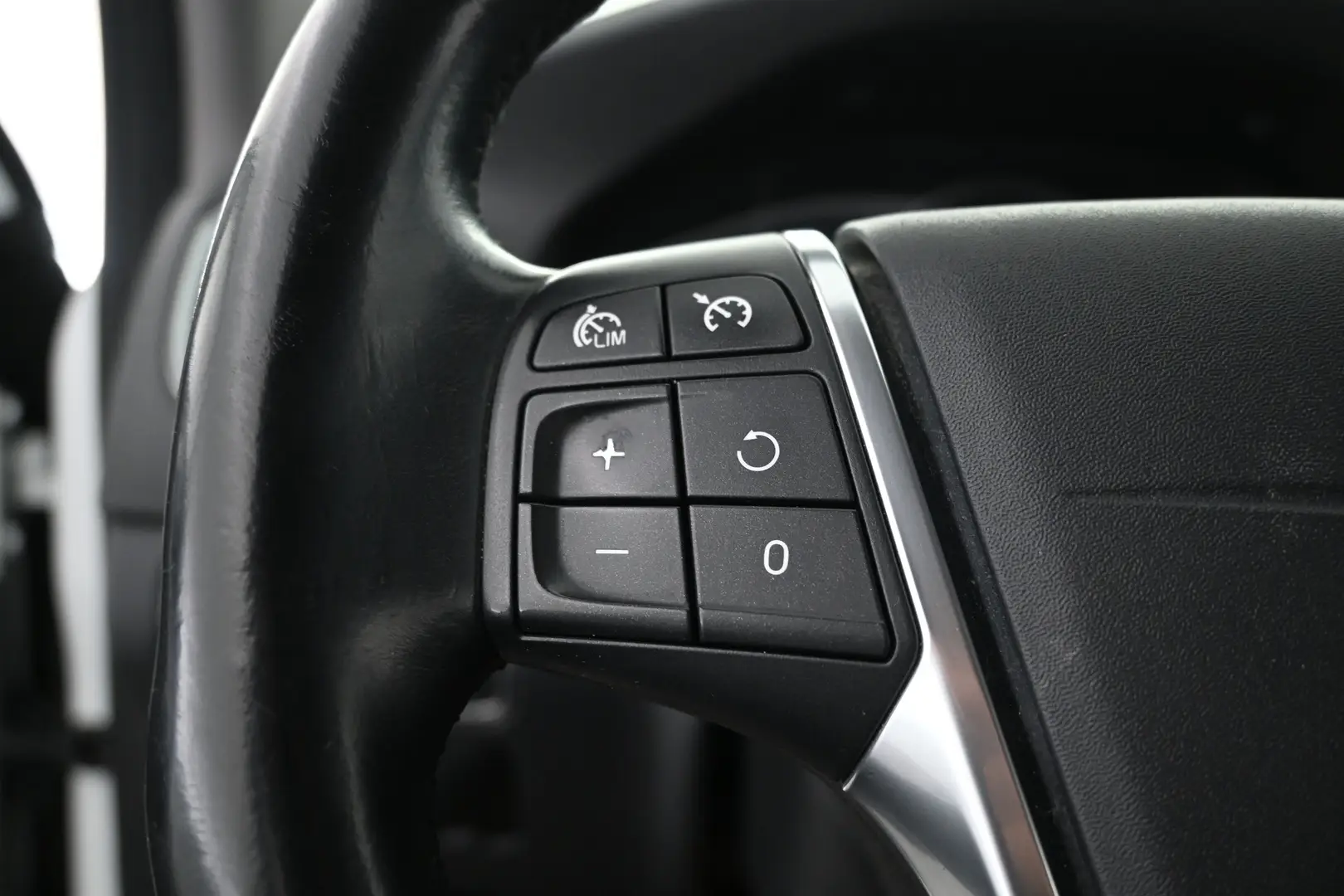Car Image - 1KYx4WvGpl74DM01GnhlTq