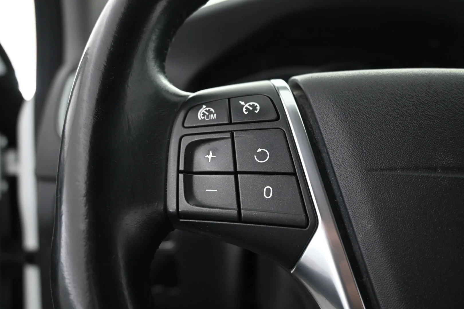 Car Image - 1KYx4WvGpl74DM01GnhlTq