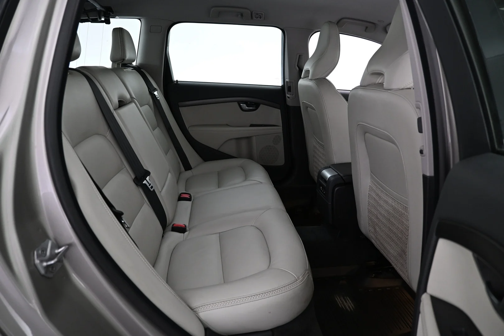 Car Image - 6EoKr2Oxc3DIiArkhc9LRu