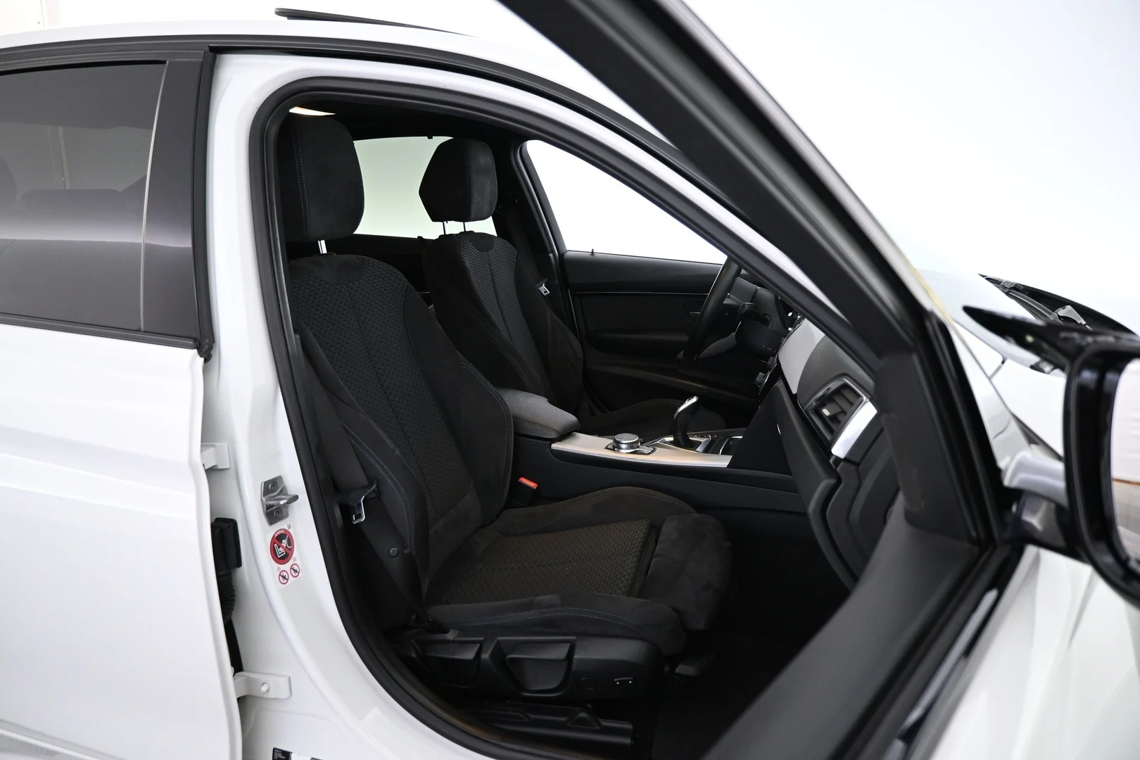 Car Image - PYsiOOg3BFKT5N8Dm6I9v