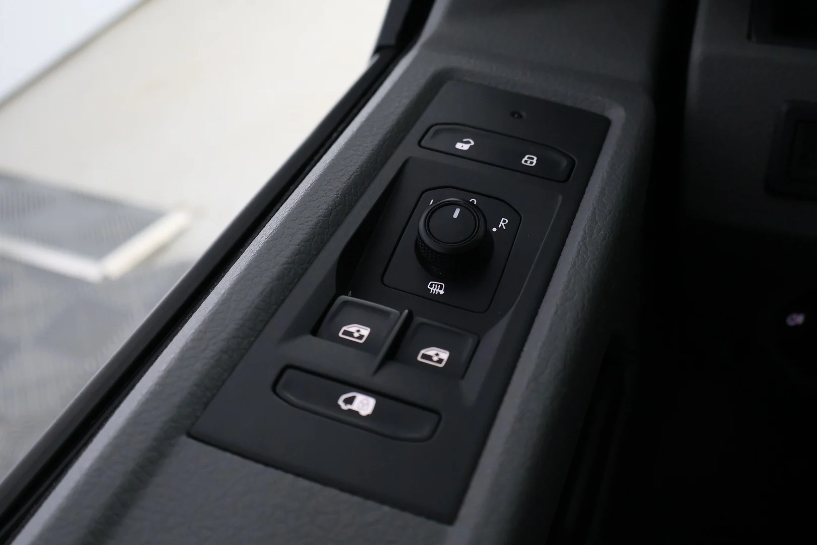 Car Image - 3mO0E0vQLAfSavE4qrhZWd