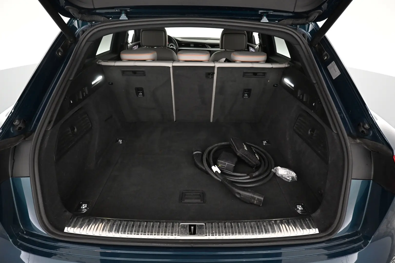Car Image - 5tI86P4IYCglB5Gz8T0IeF