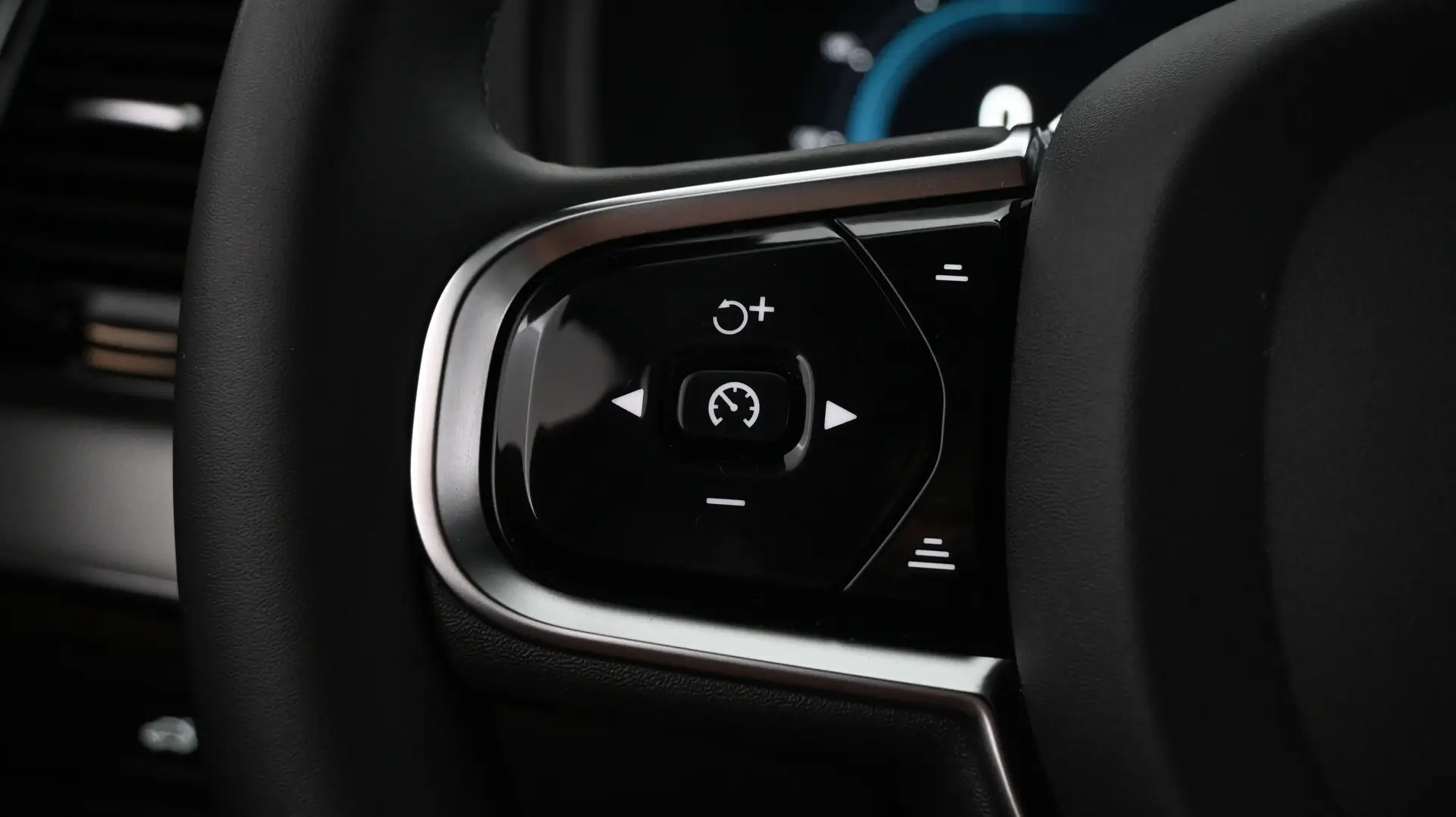 Car Image - 14obBX9CDBYcvL1pL2j0VC