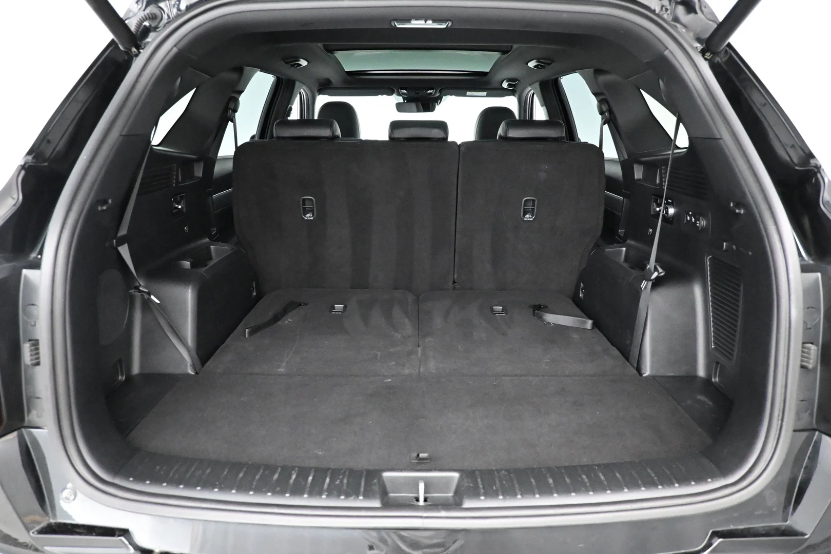 Car Image - 7KmnnMcMhBcYdsZU7K69Cj