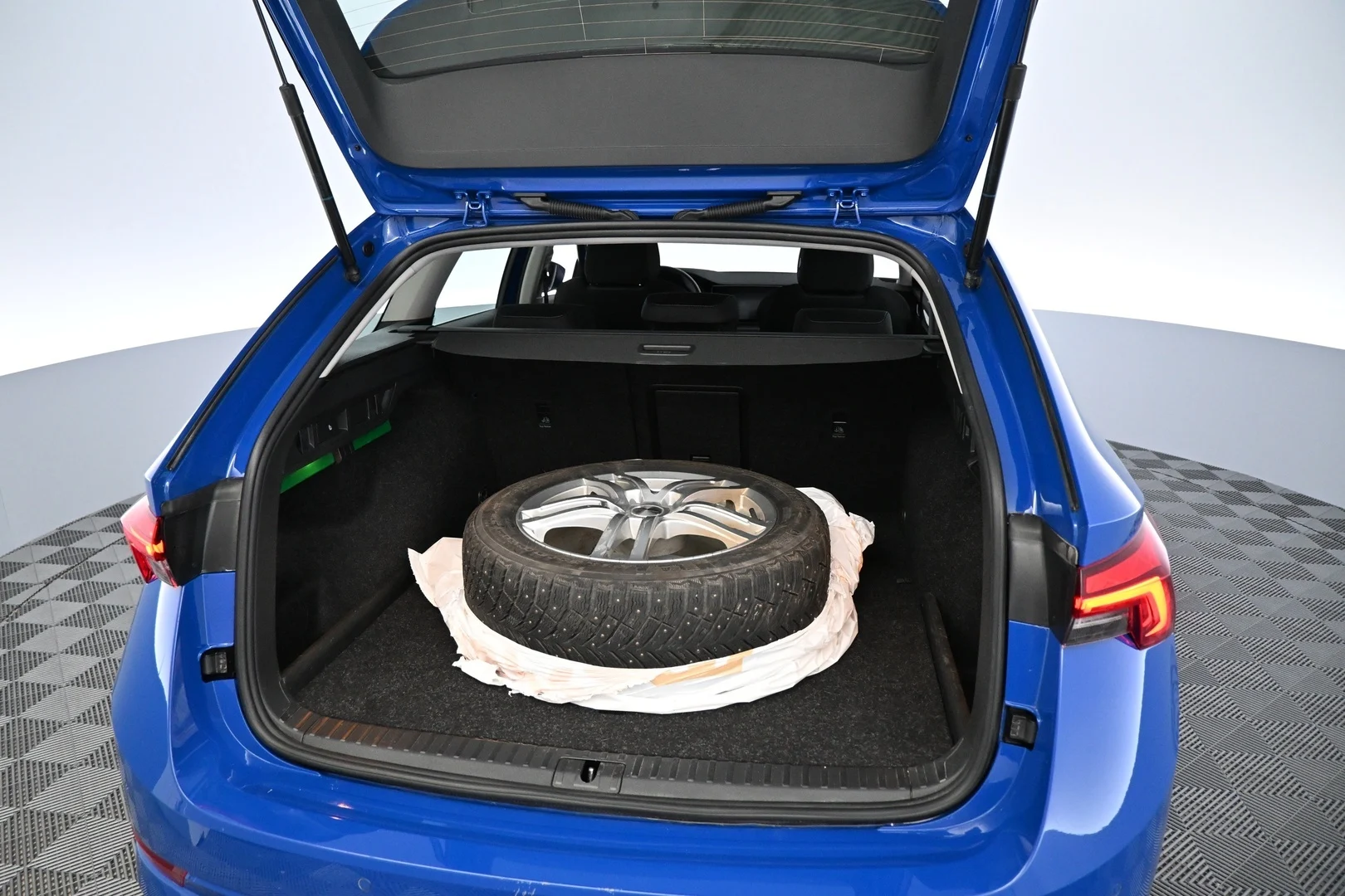 Car Image - 5t4LtVRdu9fEtDHHrLTvBY
