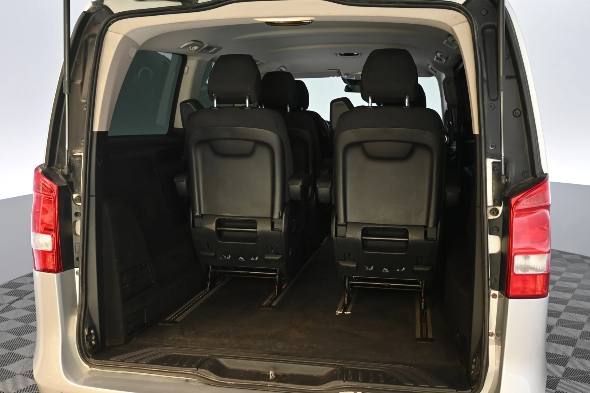 Car Image - 3d4GOmoyK8Vd9OIsp1mowk