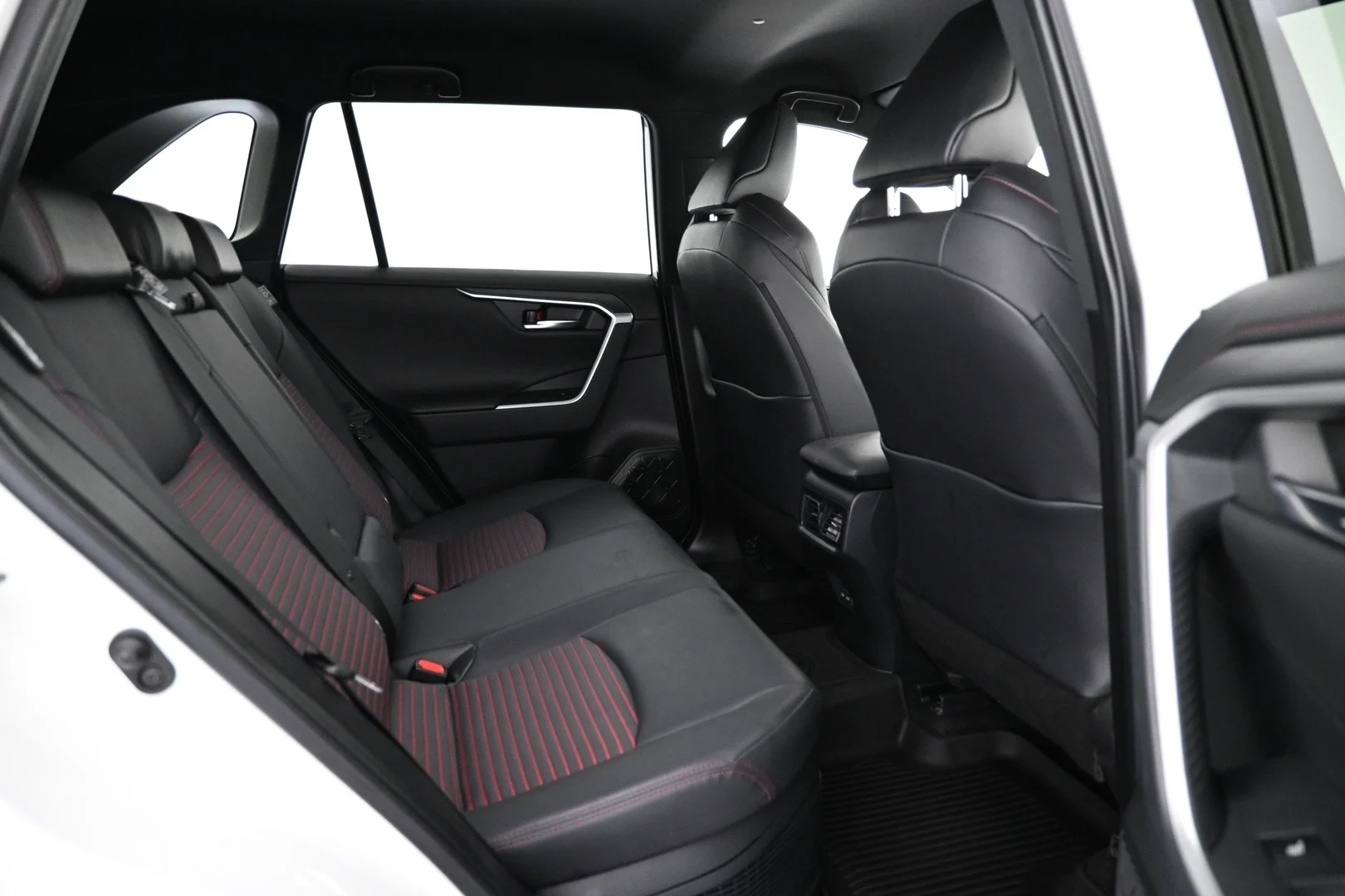 Car Image - 2Hk8FvHEap3zDJIghXbmst