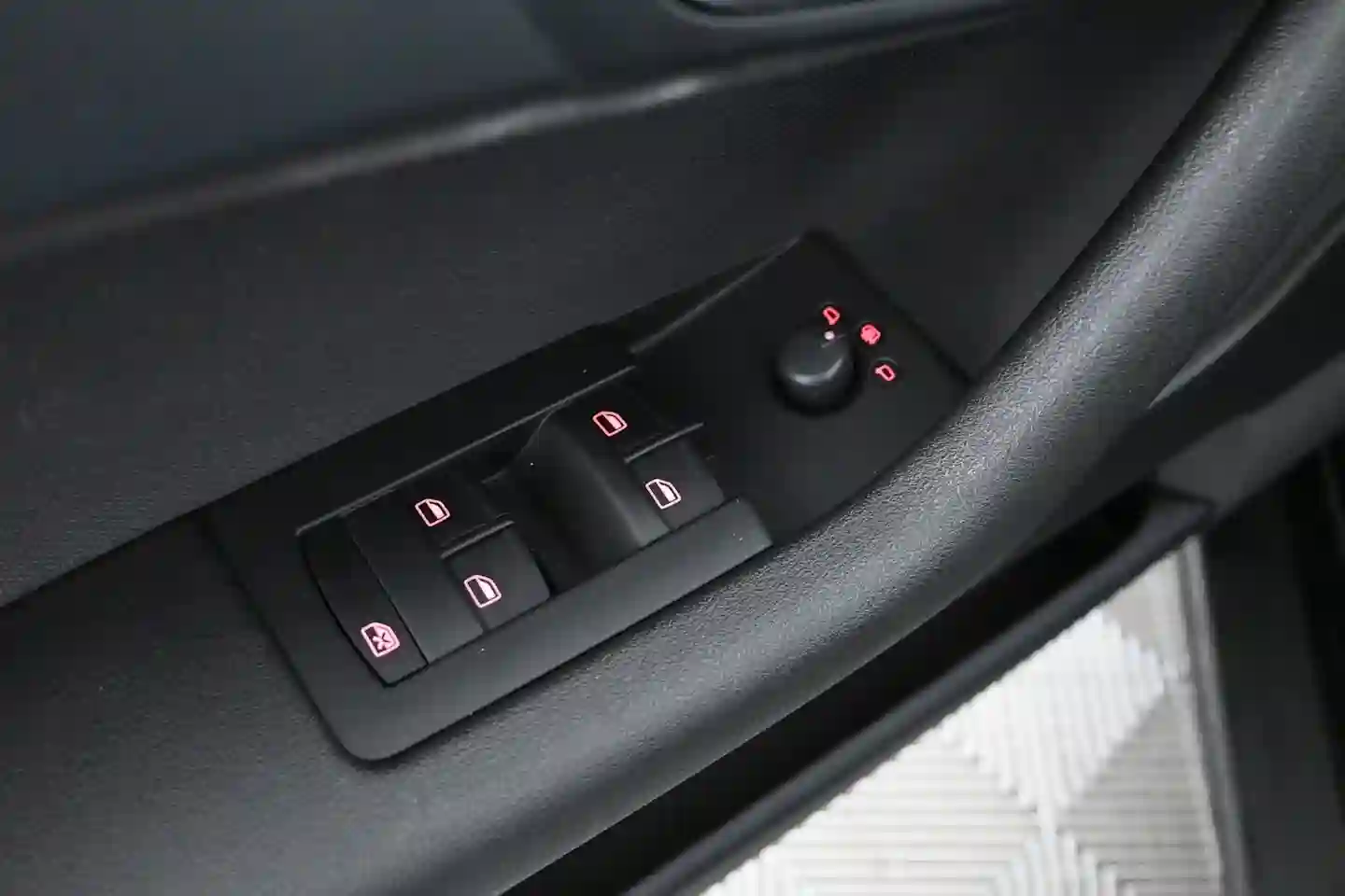 Car Image - 2kCL4xnrn2DbkslX2YoTpR