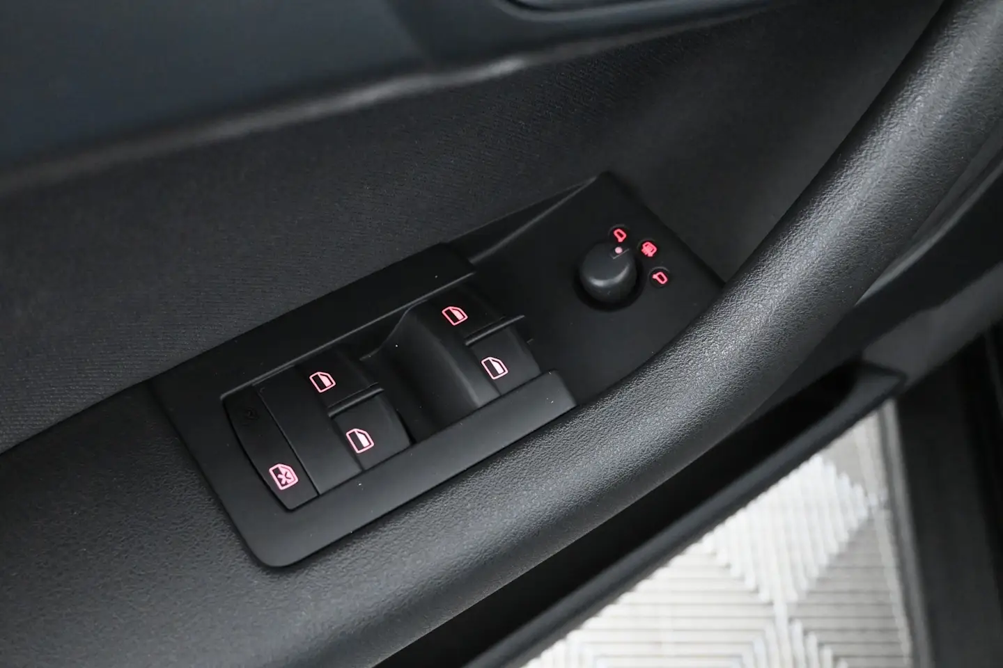 Car Image - 2kCL4xnrn2DbkslX2YoTpR