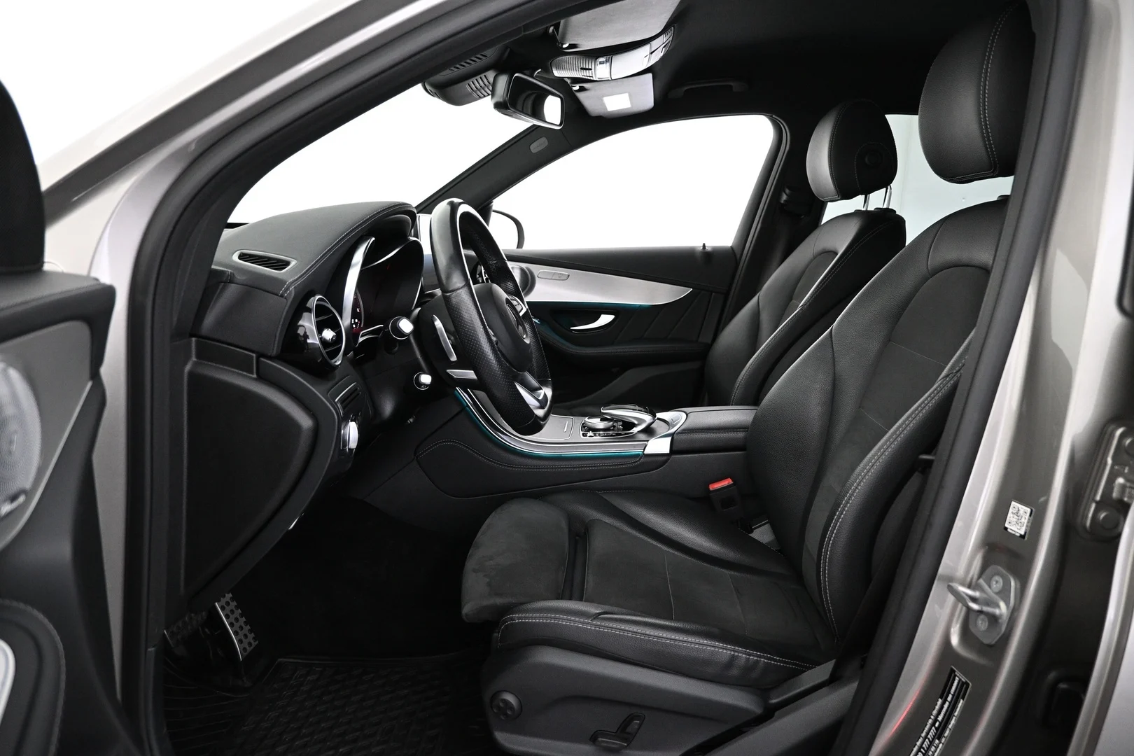 Car Image - 6OvGuqKwrYmiMhzYNyKqD3